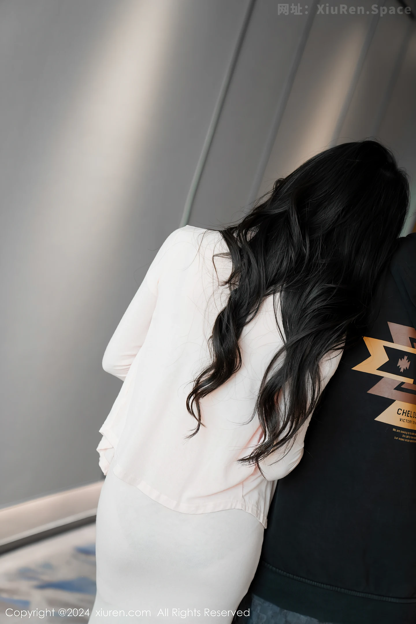 图片[4]-[XiuRen秀人网]VOL.7945 模特利世白色轻透上衣露性感黑色蕾丝内衣秀曼妙身姿诱惑写真96P-秀人网官方网站